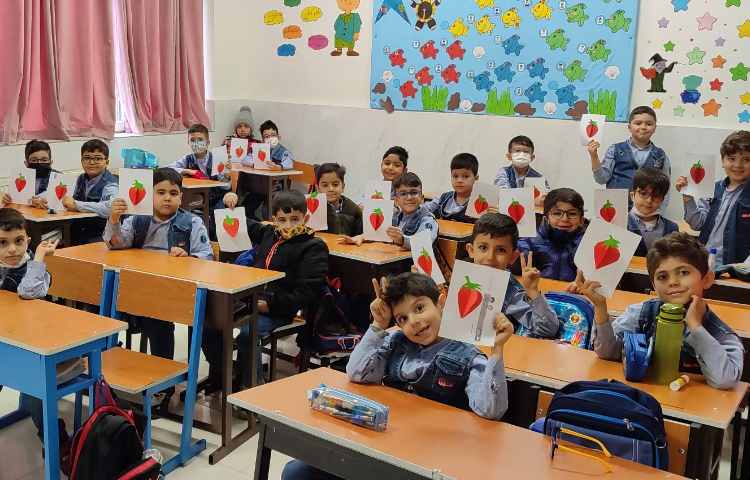 کاردستی نشانه(ت) توت فرنگی درس فارسی 3