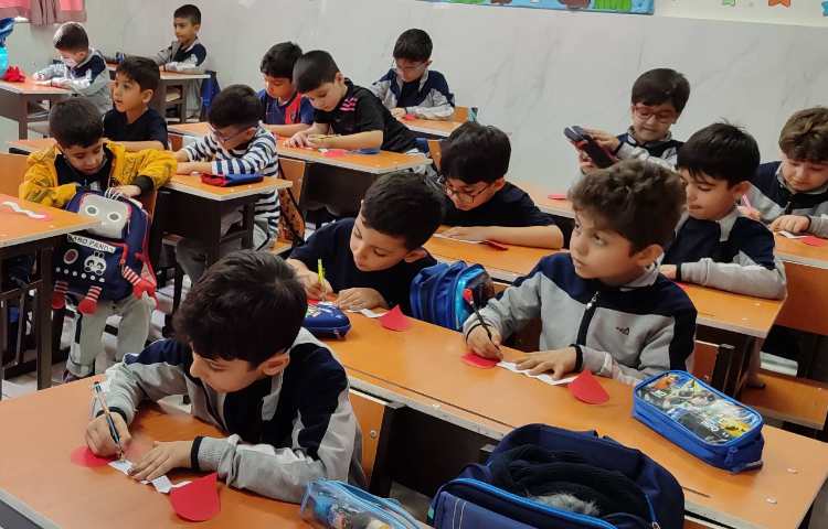 کاردستی نشانه ( ر) درس فارسی 1