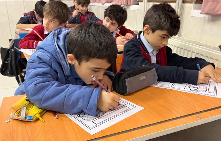 کاردستی هفته‌ی کتاب و کتاب‌خوانی-زنگ زبان عمومی 3