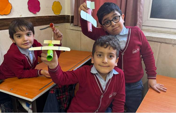 کاردستی (هواپیما‌ی کاغذی) 1