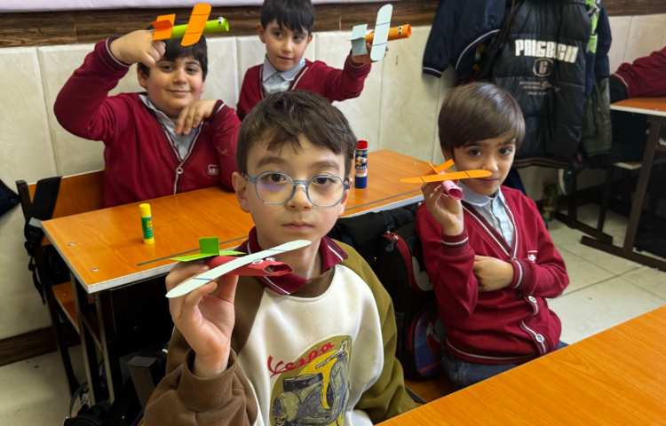 کاردستی (هواپیما‌ی کاغذی) 2