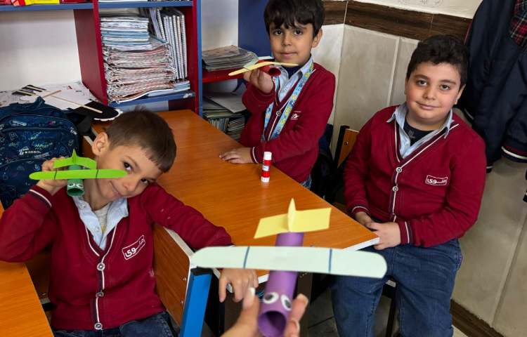 کاردستی (هواپیما‌ی کاغذی) 3