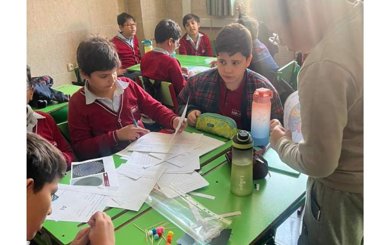 کاردستی و ماکت DNA با موضوع کدهای حیاتی 7