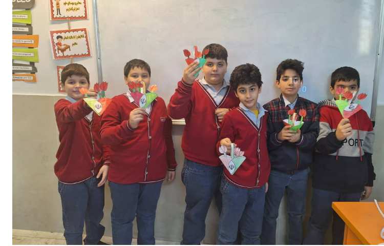 کاردستی و نقاشی به مناسبت دهه ی فجر 12