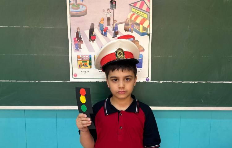 کاردستی چراغ راهنمایی 4