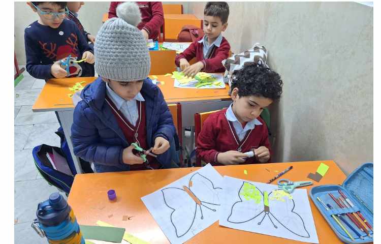 کاردستی کلاژ پروانه پیش دبستان 1