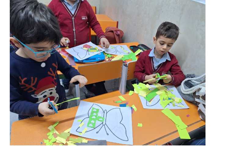 کاردستی کلاژ پروانه پیش دبستان 2