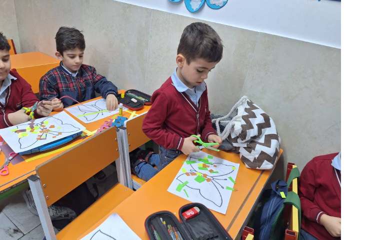 کاردستی کلاژ پروانه پیش دبستان 4