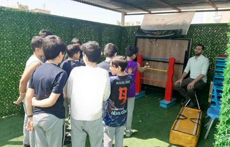 کارسوق مدرسه علوی شعبه دبستان 3