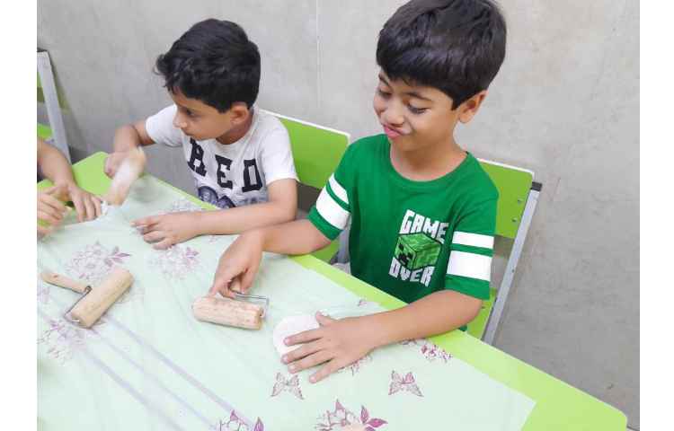 کارگاه آموزشی (کار با خمیر داس)پایه ی اول 3