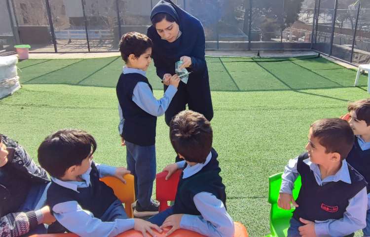 کارگاه علوم پایه اول با عنوان آشنایی با پلیمر 6