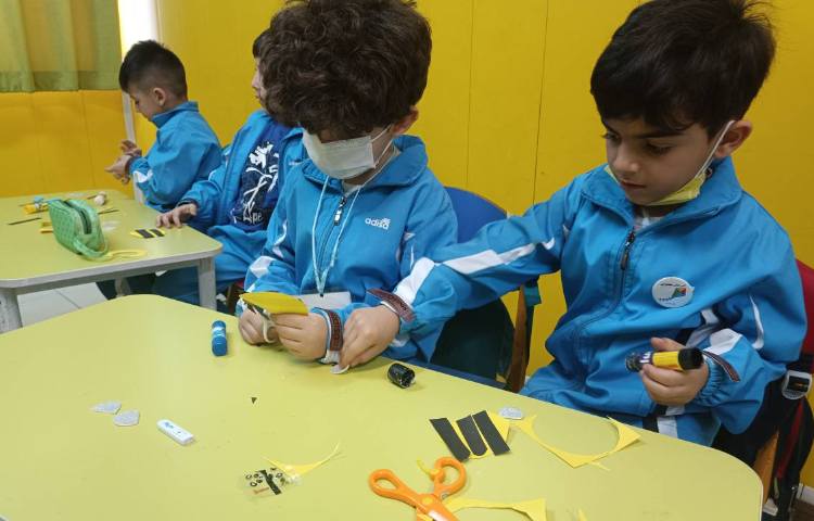 :کارگاه ماهرشو، درست کردن کاردستی (ز) آغاز زنبور 3