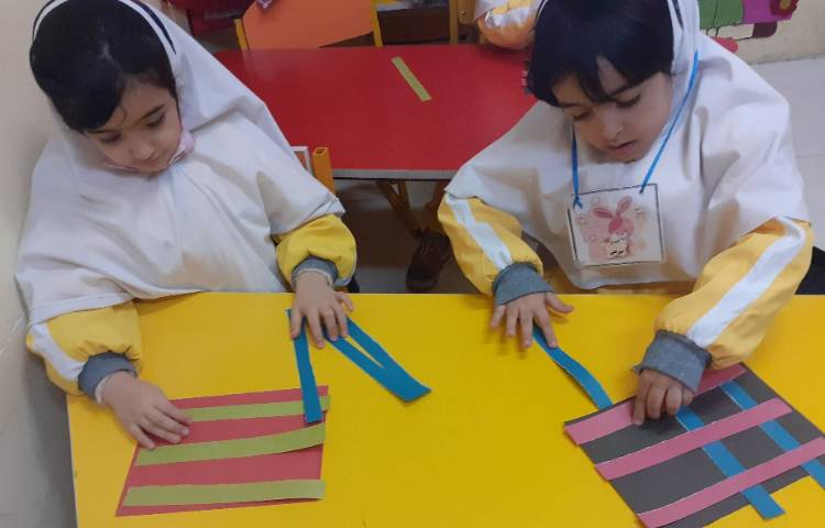 کار بافت با نوارهای رنگی مقوا 1