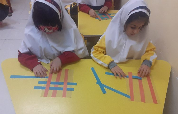 کار بافت با نوارهای رنگی مقوا 3