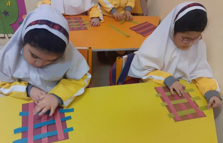 کار بافت با نوارهای رنگی مقوا 4