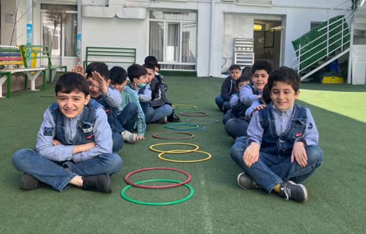 کار با حلقه جهت تقویت عمل و عکس العمل،همکاری و همدلی گروهی انجام شد