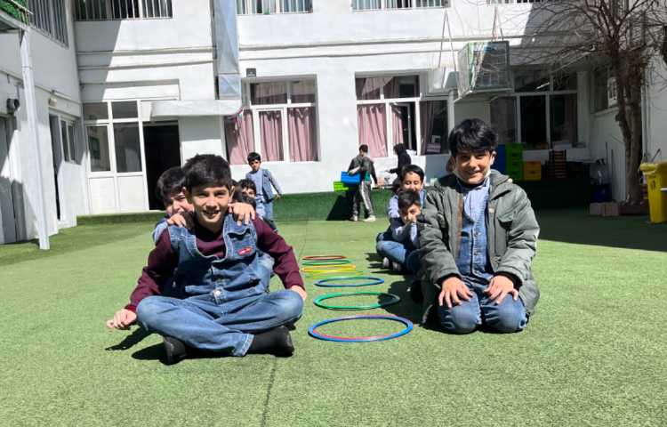 کار با حلقه جهت تقویت عمل و عکس العمل،همکاری و همدلی گروهی انجام شد