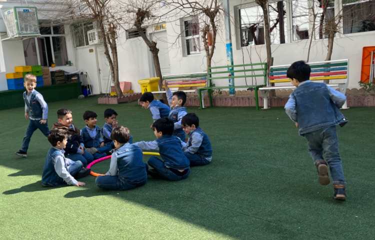 کار با حلقه جهت تقویت عمل و عکس العمل،همکاری و همدلی گروهی انجام شد