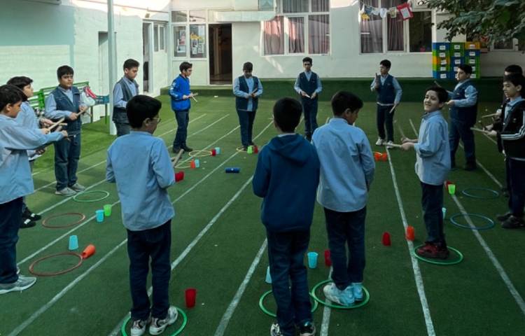 کار با چوبک حلقه و کاپ جهت هماهنگی عصب عضله _ عمل و عکس العمل