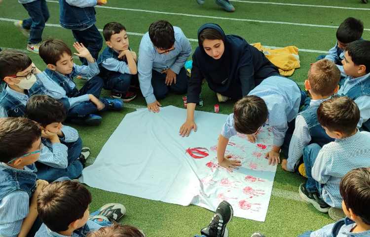 کار با گواش روی پارچه نقاشی پرچم ایران برای نگاره 3 درس فارسی