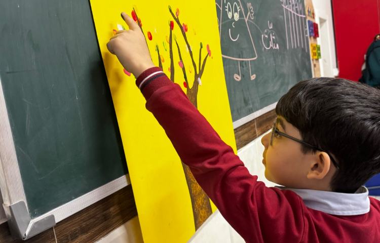 کار با گواش (نقاشی با اثر انگشت) 2