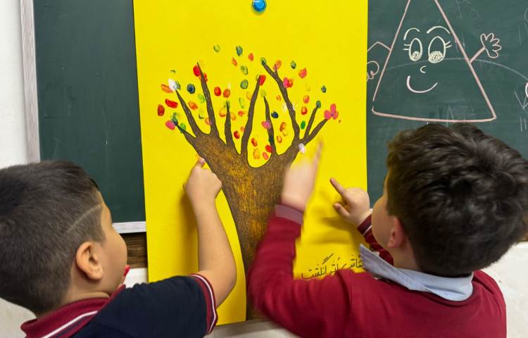 کار با گواش (نقاشی با اثر انگشت) 3