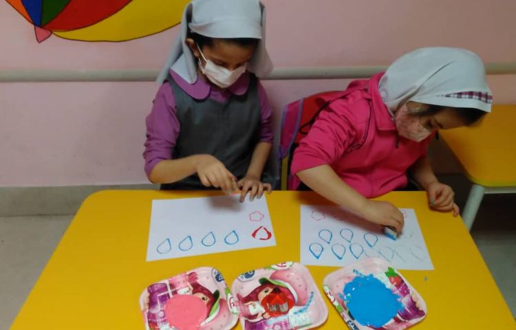 کار چاپ با قالب شیرینی پزی با هدف افزایش خلاقیت و مهارت دست ورزی