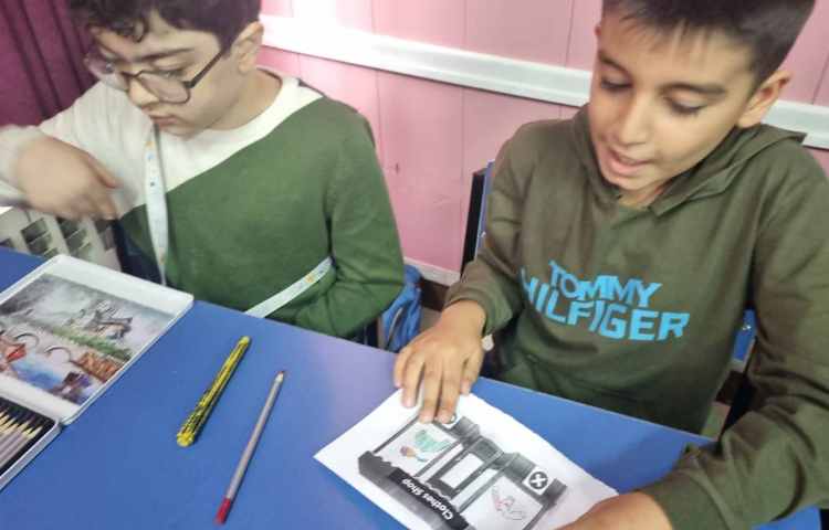 کار گروهی و تمرین جمله سازی با ساختار صفحه 23 کتاب I would/wouldn't like ...... 4