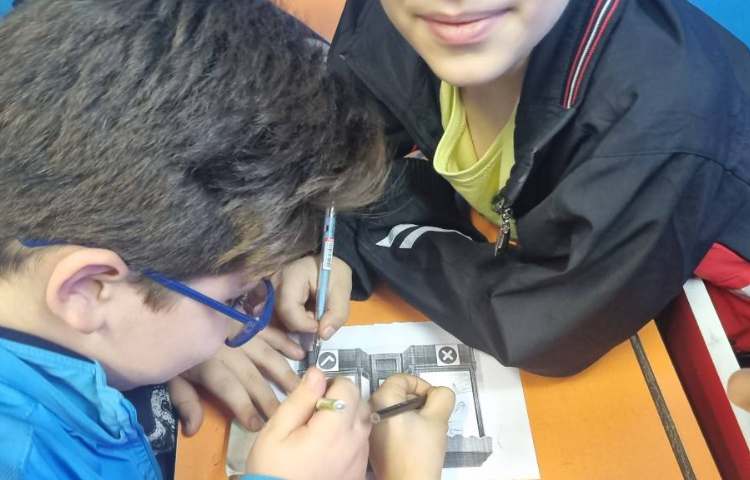 کار گروهی و تمرین جمله سازی با ساختار صفحه 23 کتاب I would/wouldn't like ...... 7