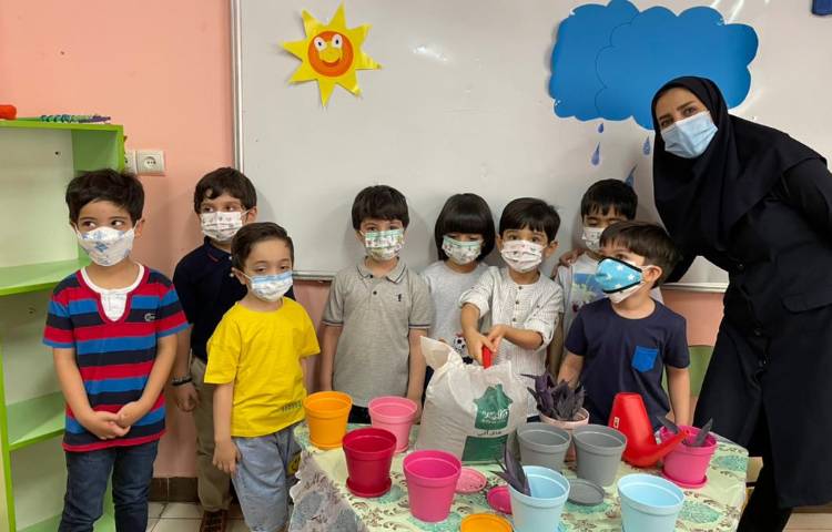 کاشت گیاه با قصه گویی 3