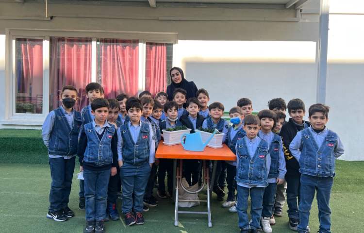 کاشت گیاه جهت تدریس خلاق نشانه‌ی (گ)