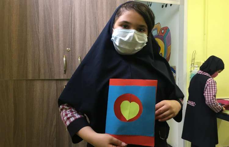 کامل کردن کاردستی کارت پستال روز معلم 4