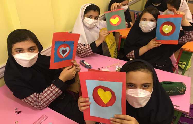 کامل کردن کاردستی کارت پستال روز معلم 7