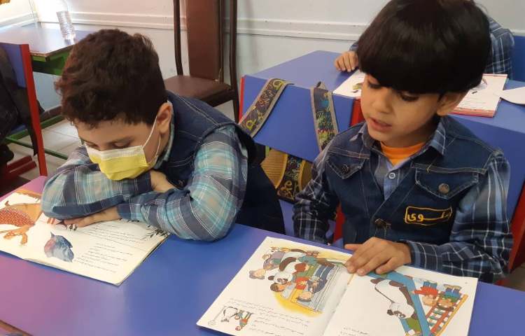 کتابخوانی دانش آموزان پایه اول دبستان 4