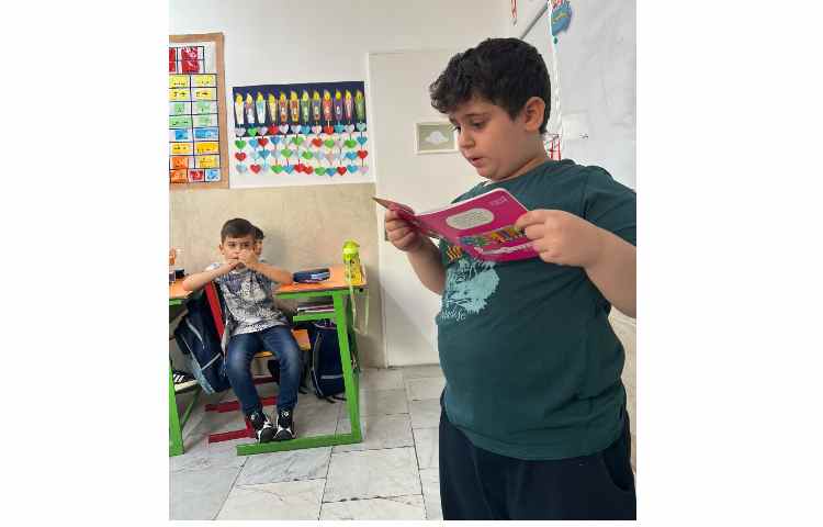 کتاب خوانی باهدف تشویق و تقویت روخوانی 1