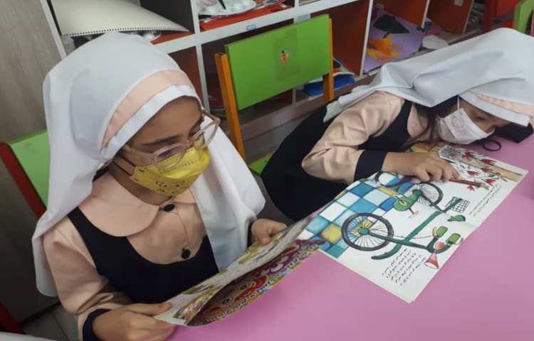 کتاب خوانی دانش آموزان 1