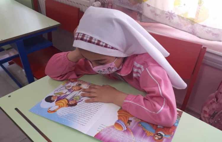 کتاب خوانی دانش آموزان 2