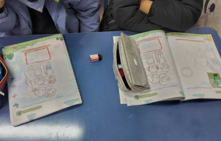 کتاب ریاضی با مبحث آشنایی عدد 3 3