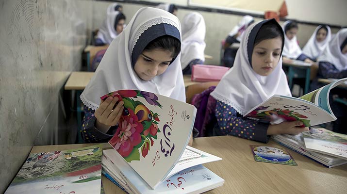 کتب درسی تنها مرجع آموزشی نیستند