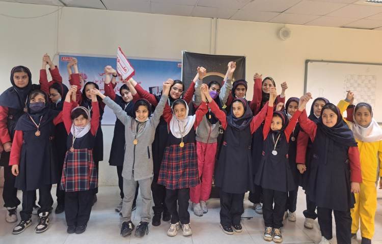 کسب مقام اول در رشته شطرنج 12