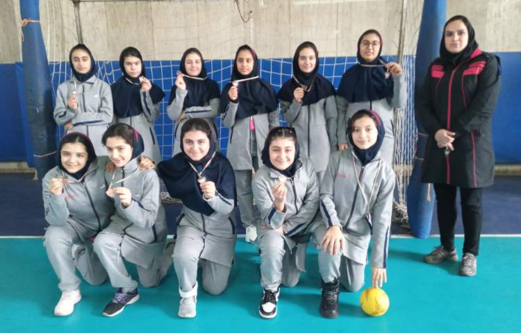 کسب مقام سوم در رشته هندبال 5