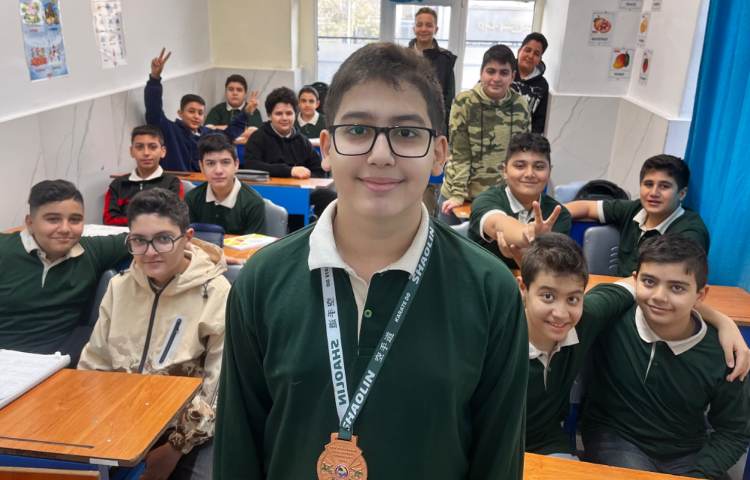 کسب مقام سوم در مسابقات کشوری کاراته توسط دانش‌آموز خوبم علیرضا جان زمانی پایه هفتم