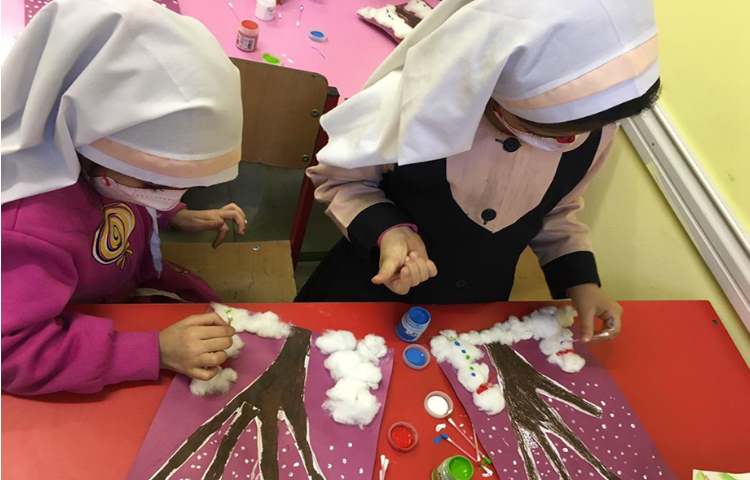 کشیدن جزییات نقاشی درخت پاییزی ، با تکنیک نقاشی با گوش پاک کن 10