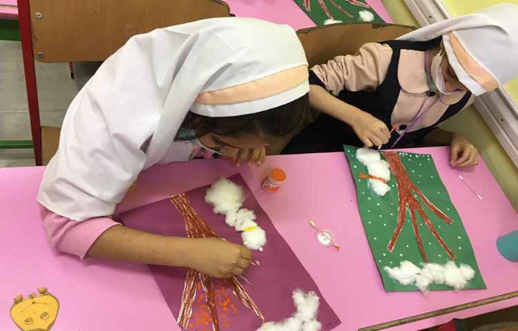 کشیدن جزییات نقاشی درخت پاییزی ، با تکنیک نقاشی با گوش پاک کن 7