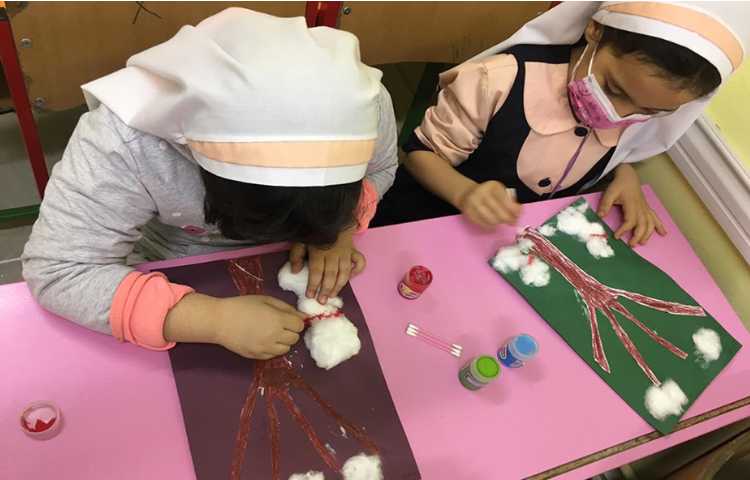 کشیدن جزییات نقاشی درخت پاییزی ، با تکنیک نقاشی با گوش پاک کن 8