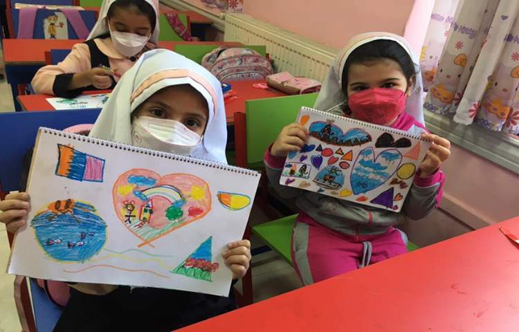 کشیدن شکلهای بسته و نقاشی داخل آنها با خلاقیت دانش آموزان ( تمرکز روی کادر بندی و ترکیب شکلها ) 2