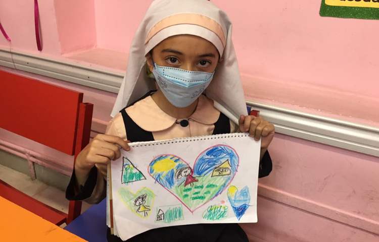 کشیدن شکلهای بسته و نقاشی داخل آنها با خلاقیت دانش آموزان ( تمرکز روی کادر بندی و ترکیب شکلها ) 3