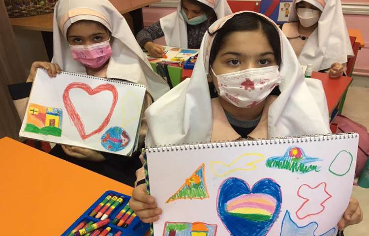 کشیدن شکلهای بسته و نقاشی داخل آنها با خلاقیت دانش آموزان ( تمرکز روی کادر بندی و ترکیب شکلها ) 6