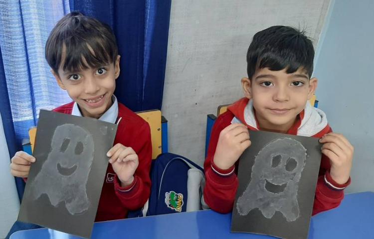 کشیدن نقاشی نمکی با آب نمک به مناسبت هفته پژوهش 4