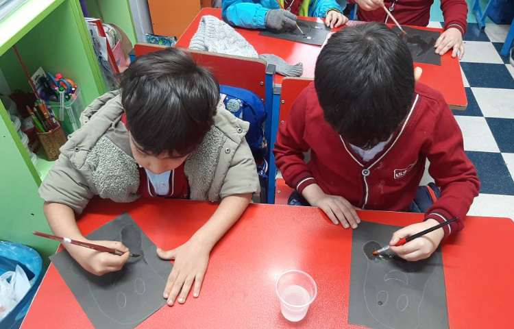 کشیدن نقاشی نمکی با آب نمک به مناسبت هفته پژوهش 6